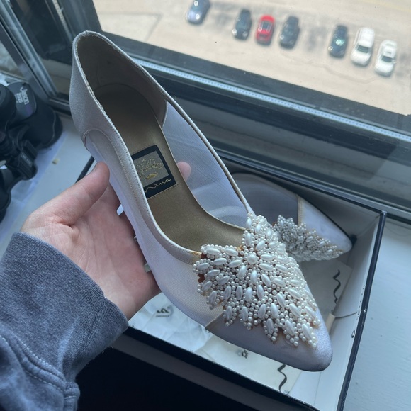 STUNNING WEDDING SHOES - needs to be tinted but otherwise in great condition! - Picture 2 of 4